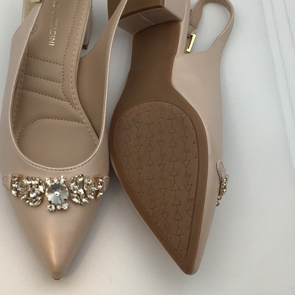 Adrienne Vittadini Pearl neutral Gayle jeweled Slingback Pumps size 7.5 NWT - Picture 2 of 3
